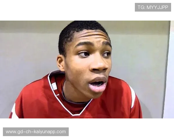 字母哥儿时玩伴发文回忆，两人友情暖哭网友